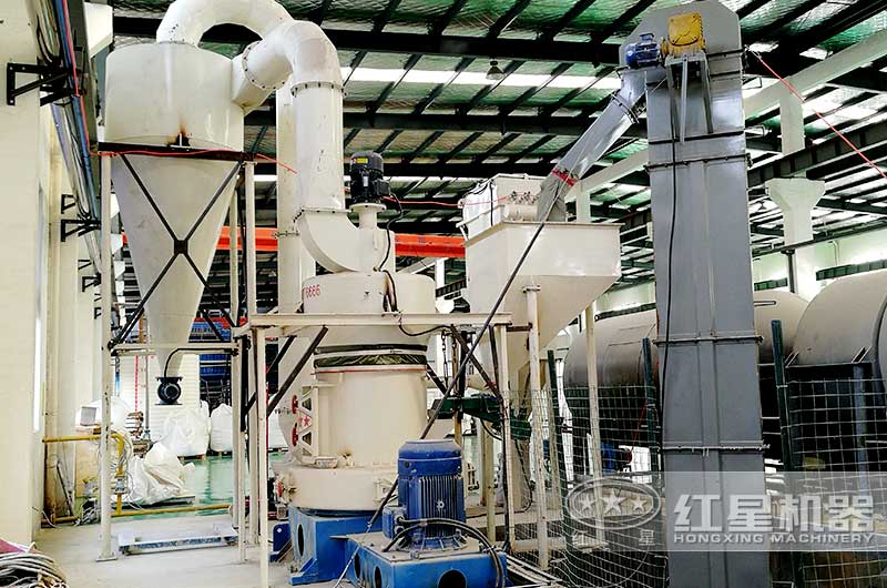 1000目石英石磨粉机作业现场 1000目石英石磨粉机作业现场