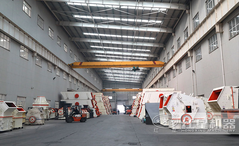 小型破石头机生产车间 小型破石头机生产车间