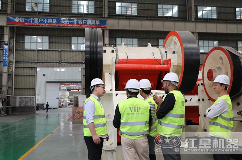 客户来红星设备生产车间实地考察 客户来红星设备生产车间实地考察