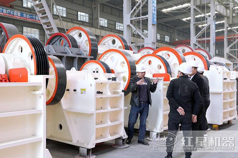 红星客户到厂参观考察颚式破碎机 红星客户到厂参观考察颚式破碎机