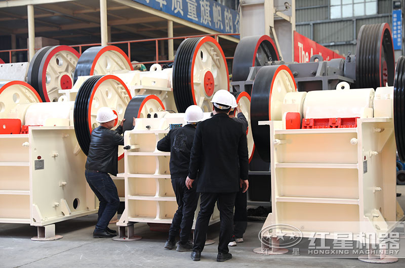 红星客户到厂参观考察颚式粉碎机 红星客户到厂参观考察颚式粉碎机