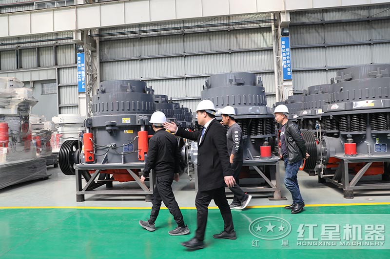 红星客户到场参观考察1750圆锥破碎机 红星客户到场参观考察1750圆锥破碎机