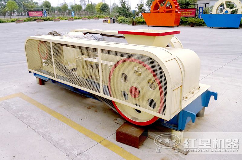 对辊式制砂机厂区实拍图 对辊式制砂机厂区实拍图