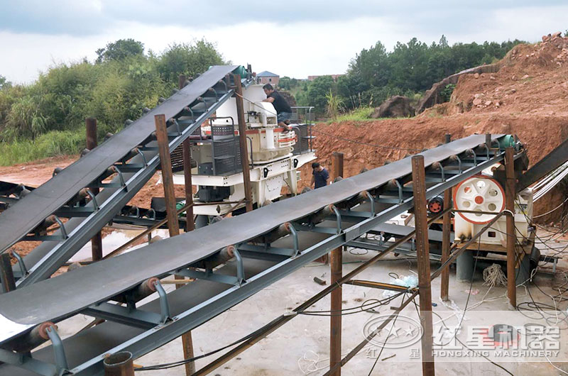 鹅卵石制砂生产线,鹅卵石制砂机正在安装中 鹅卵石制砂生产线,鹅卵石制砂机正在安装中