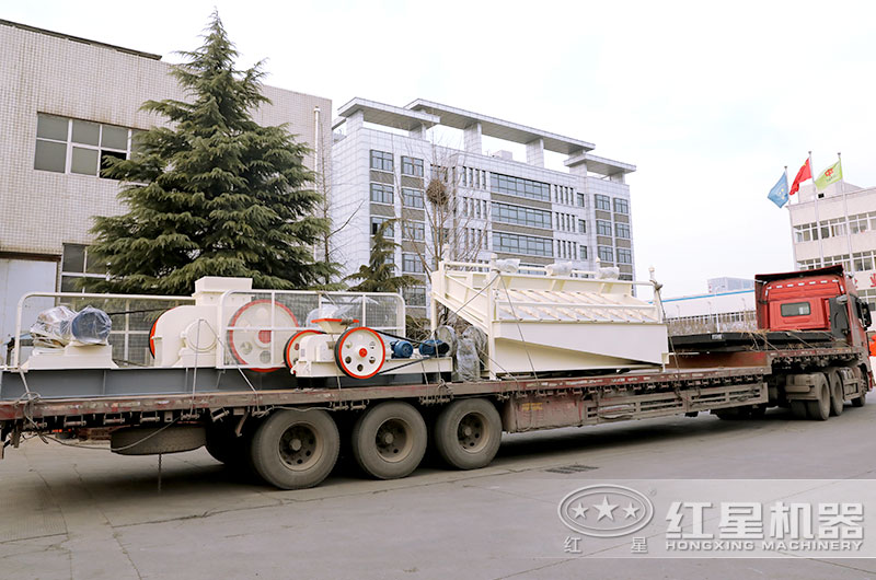 对辊破碎机发货现场,发往广东 对辊破碎机发货现场,发往广东