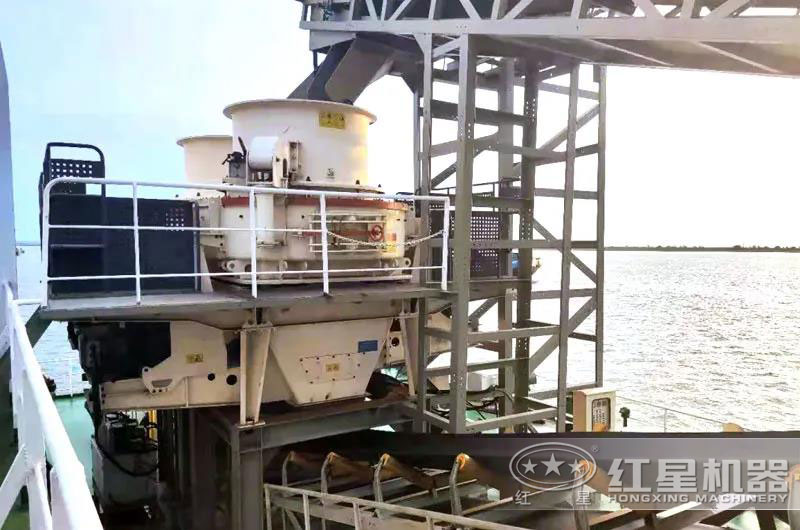 高速运转中的制砂机 高速运转中的制砂机